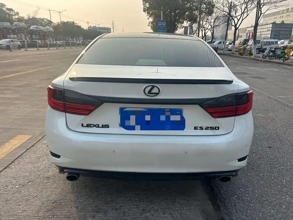 Lexus ES — миниатюра 5