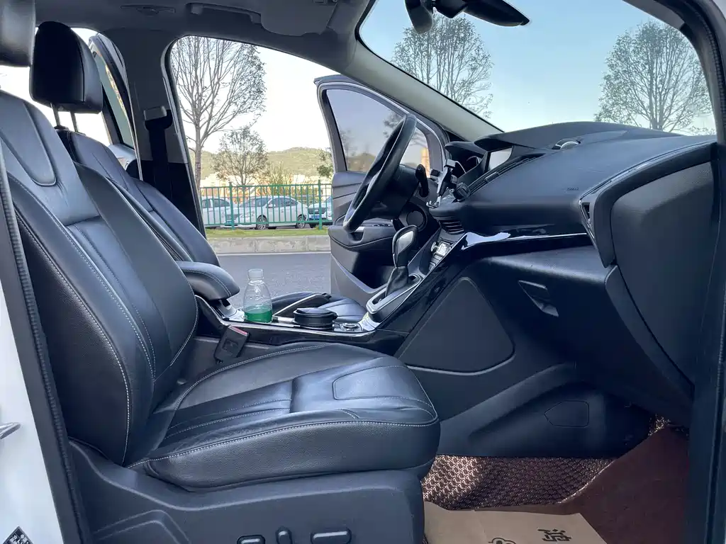 Ford Kuga — миниатюра 9