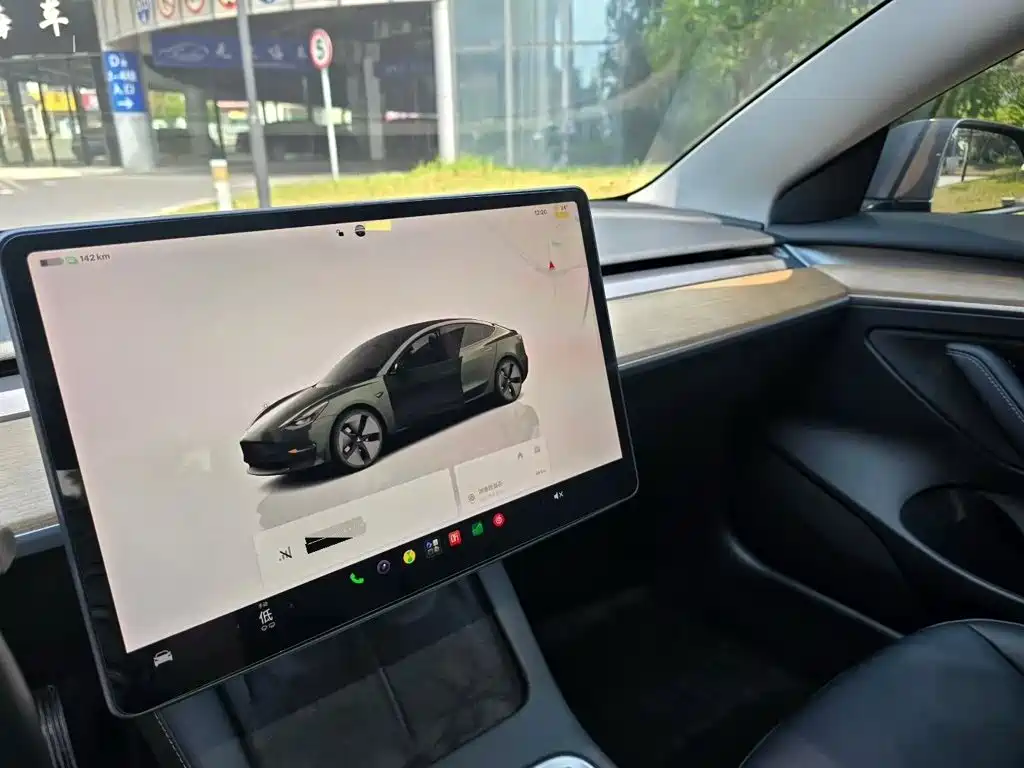 Tesla Model 3 — миниатюра 7