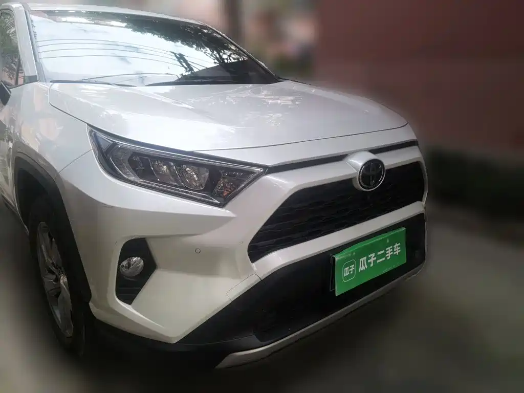 Toyota RAV4 — миниатюра 3