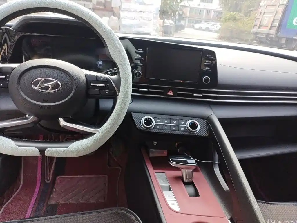 Hyundai Elantra — миниатюра 5