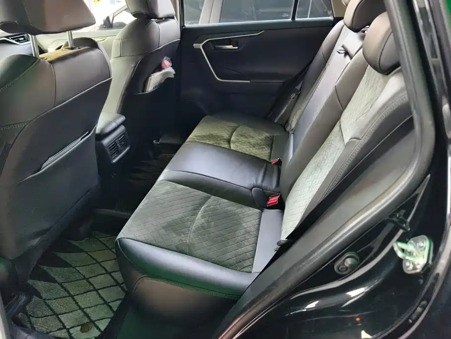Toyota RAV4 — миниатюра 11