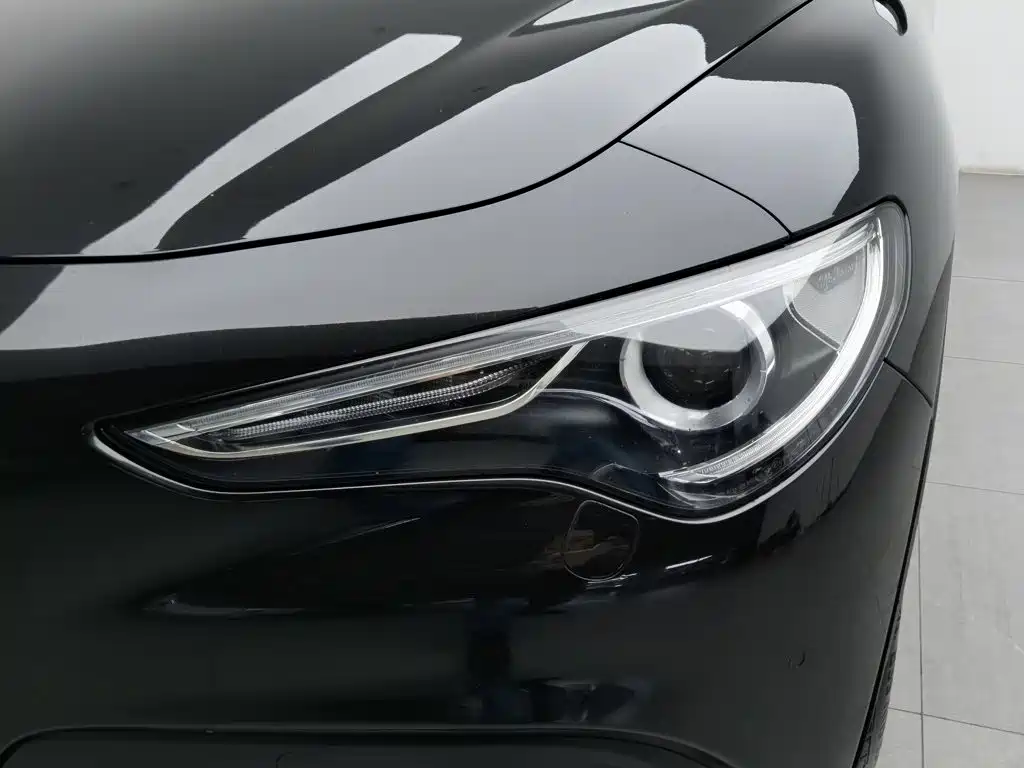 Alfa Romeo Stelvio — миниатюра 7
