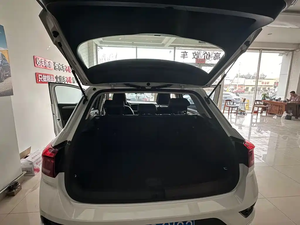 VOLKSWAGEN T ROC EXPLORING SONGS