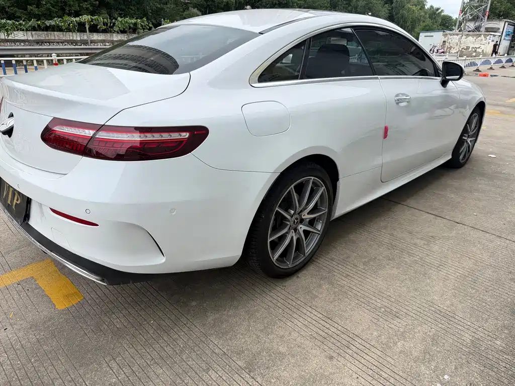 Mercedes-Benz E-Class (Import) — миниатюра 3