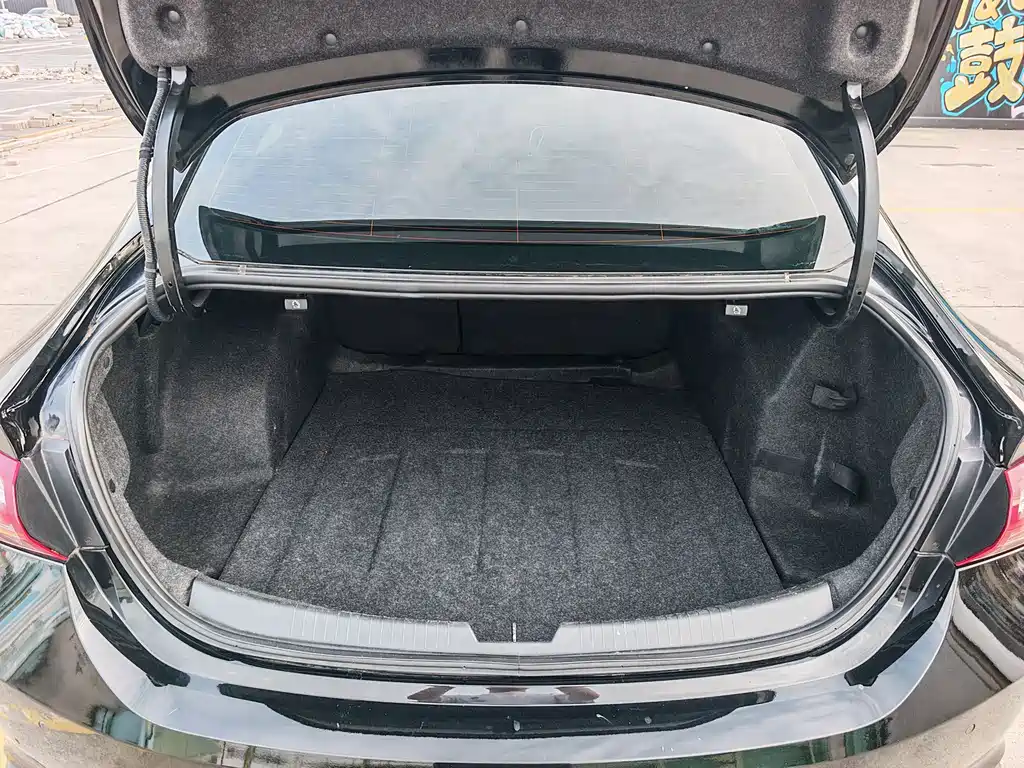 Chevrolet Malibu XL — миниатюра 8