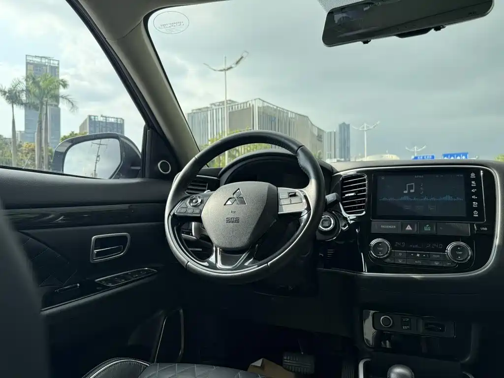 Mitsubishi Outlander 2020 2.4L 7 мест