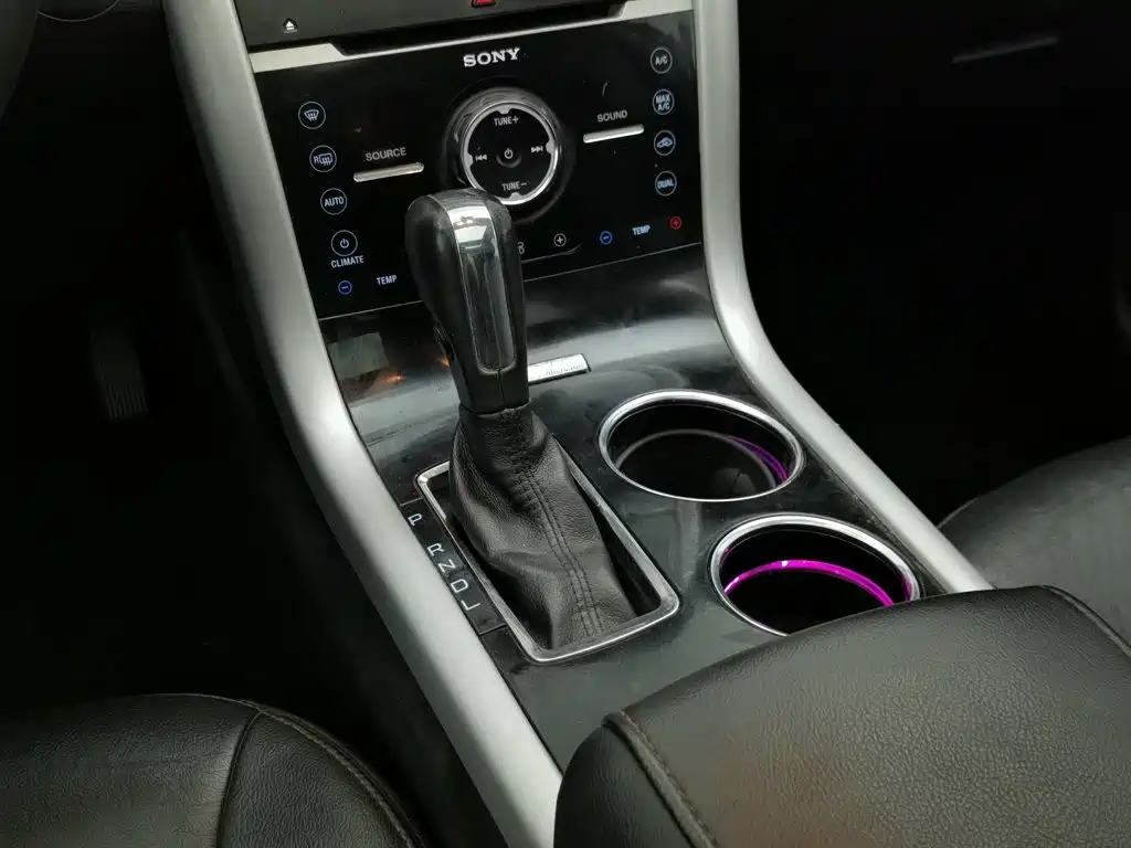 Ford Edge (Import) — миниатюра 13