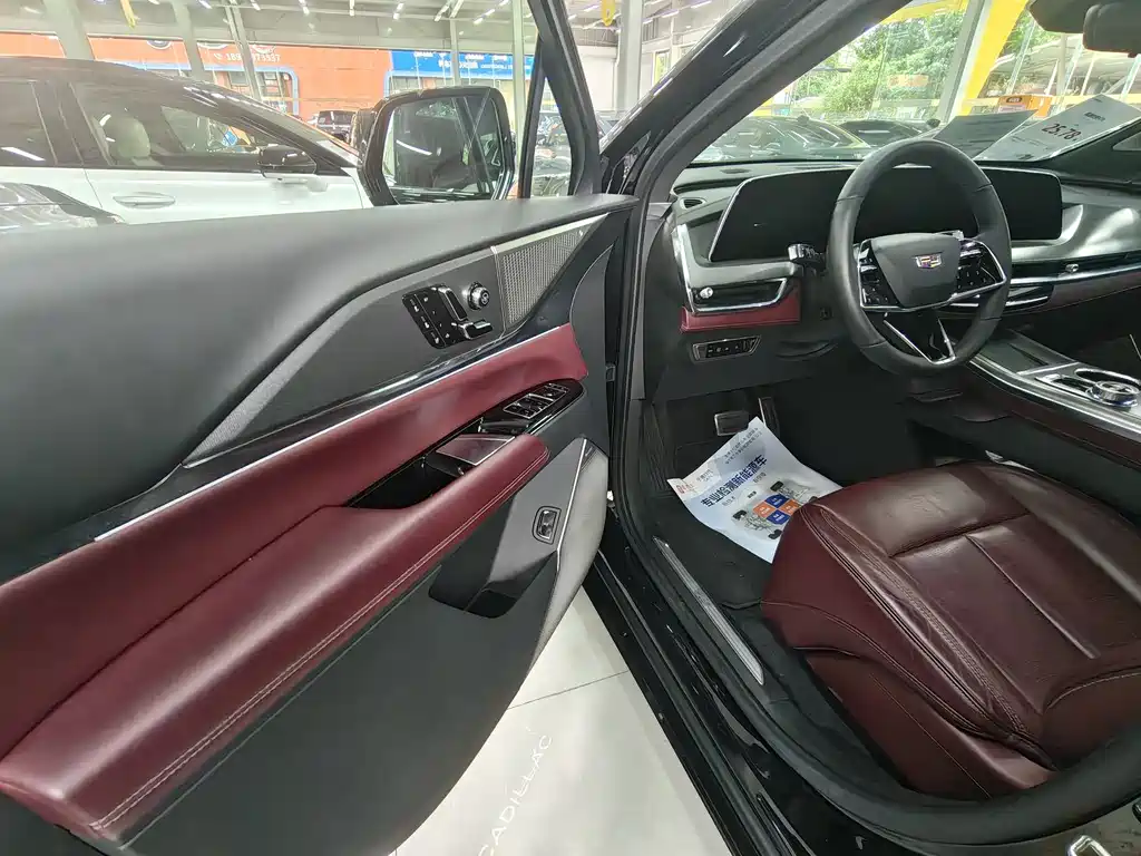 Cadillac XT5 2025 2.0T
