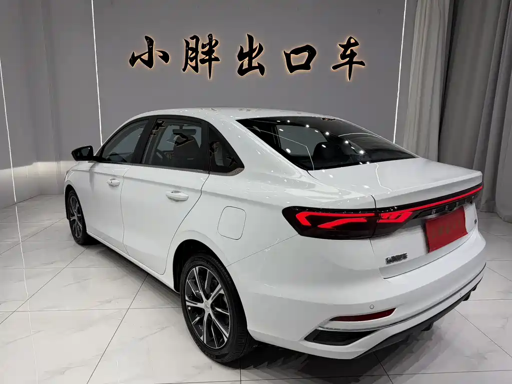 Geely Emgrand 2022 4 1.5L CVT Luxury