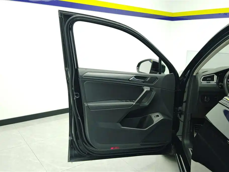 Volkswagen Tiguan L L 2021 330TSI AT R-Line