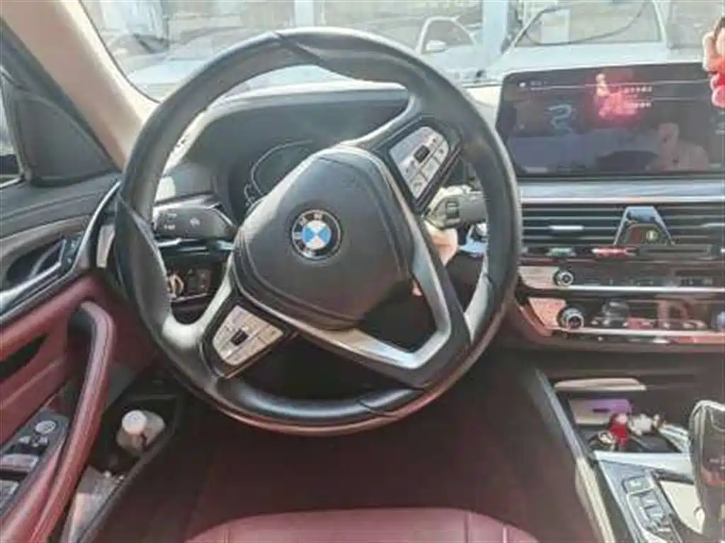 BMW 5 Series New Energy — миниатюра 7
