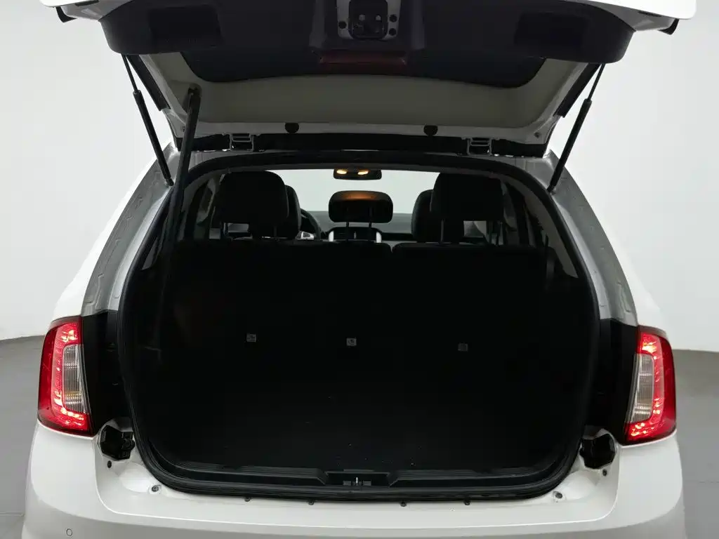 Ford Edge (Import) — миниатюра 16
