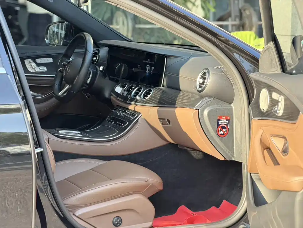 Mercedes-Benz E-Class — миниатюра 9