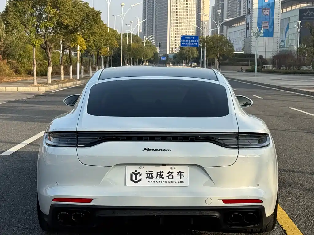 PORSCHE PANAMERA