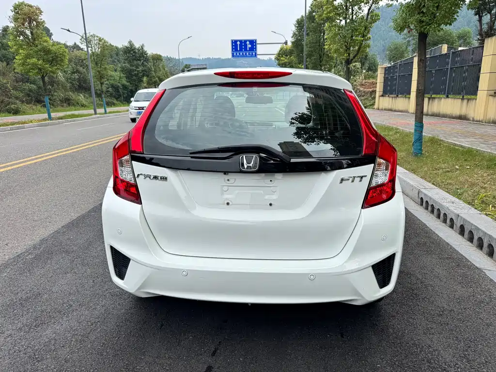 Honda Fit — миниатюра 8
