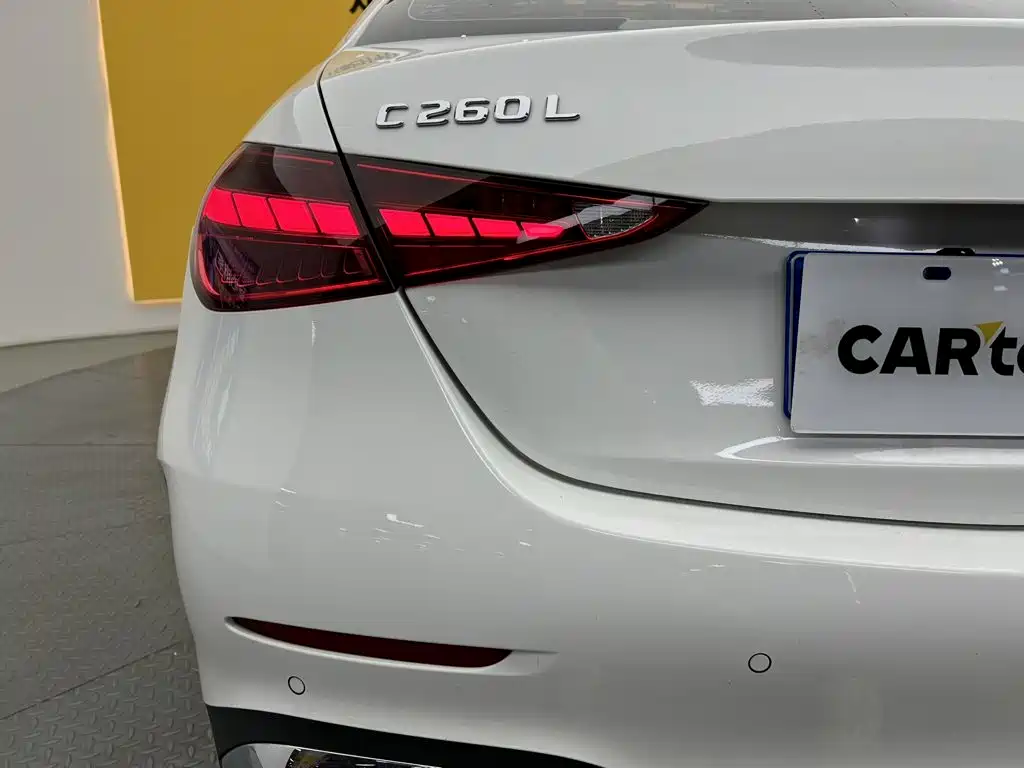 Mercedes-Benz C-Class — миниатюра 11