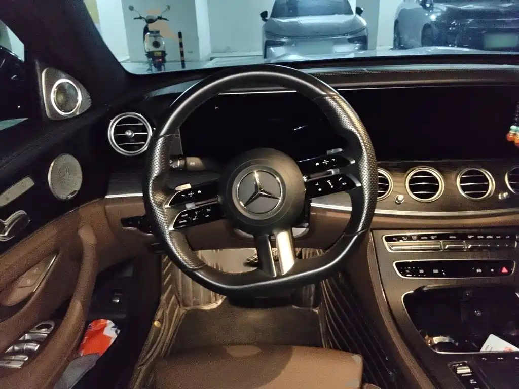 Mercedes-Benz E-Class — миниатюра 3