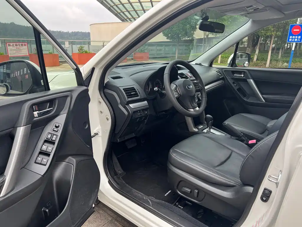 Subaru Forester 2013 2.0i AT Luxury