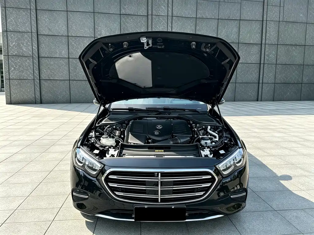 Mercedes-Benz E-Class — миниатюра 17