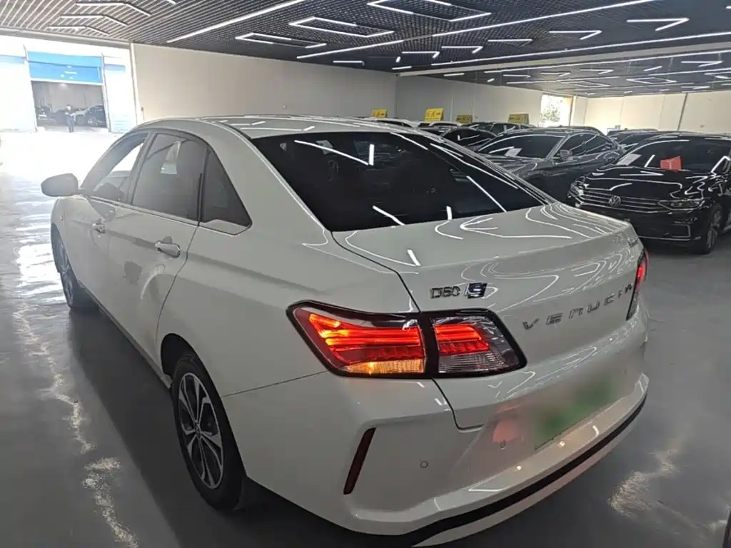 Venucia D60EV
