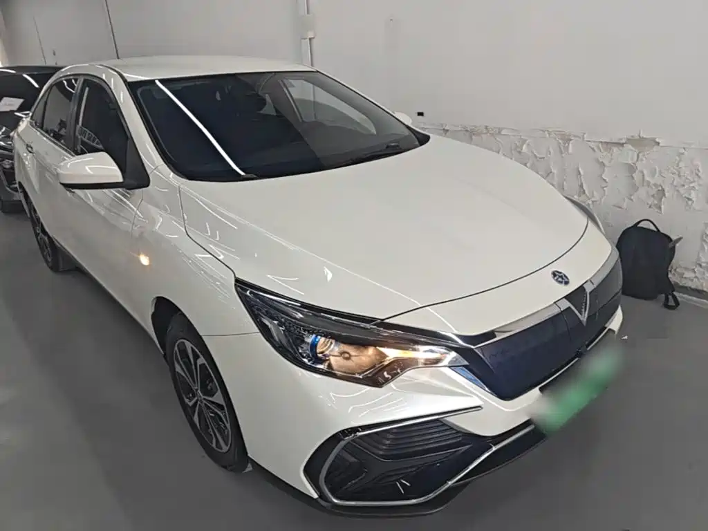 Venucia D60EV