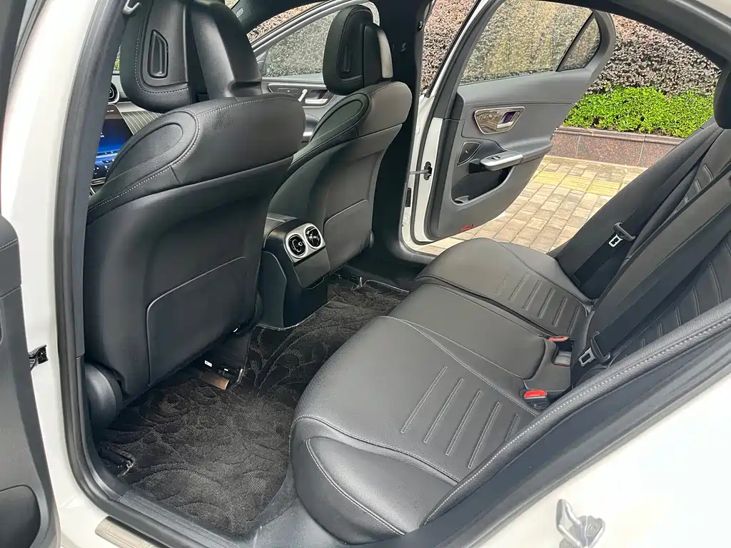 Mercedes-Benz C-Class — миниатюра 8