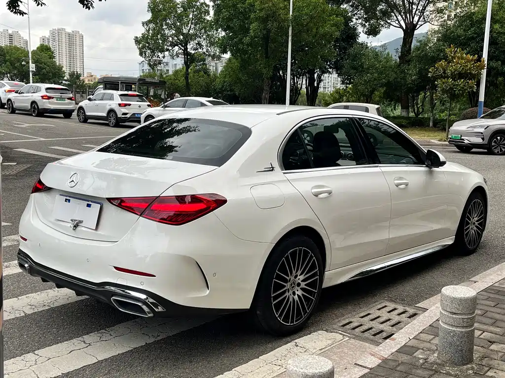 Mercedes-Benz C-Class — миниатюра 11