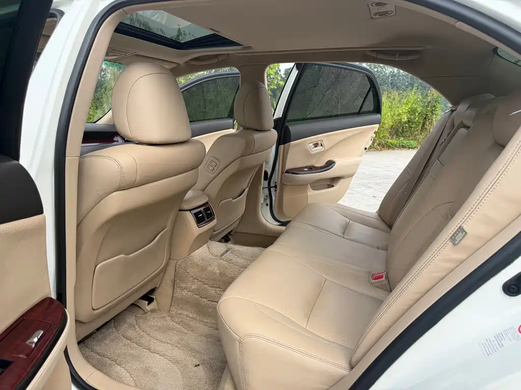 Toyota Crown — миниатюра 7