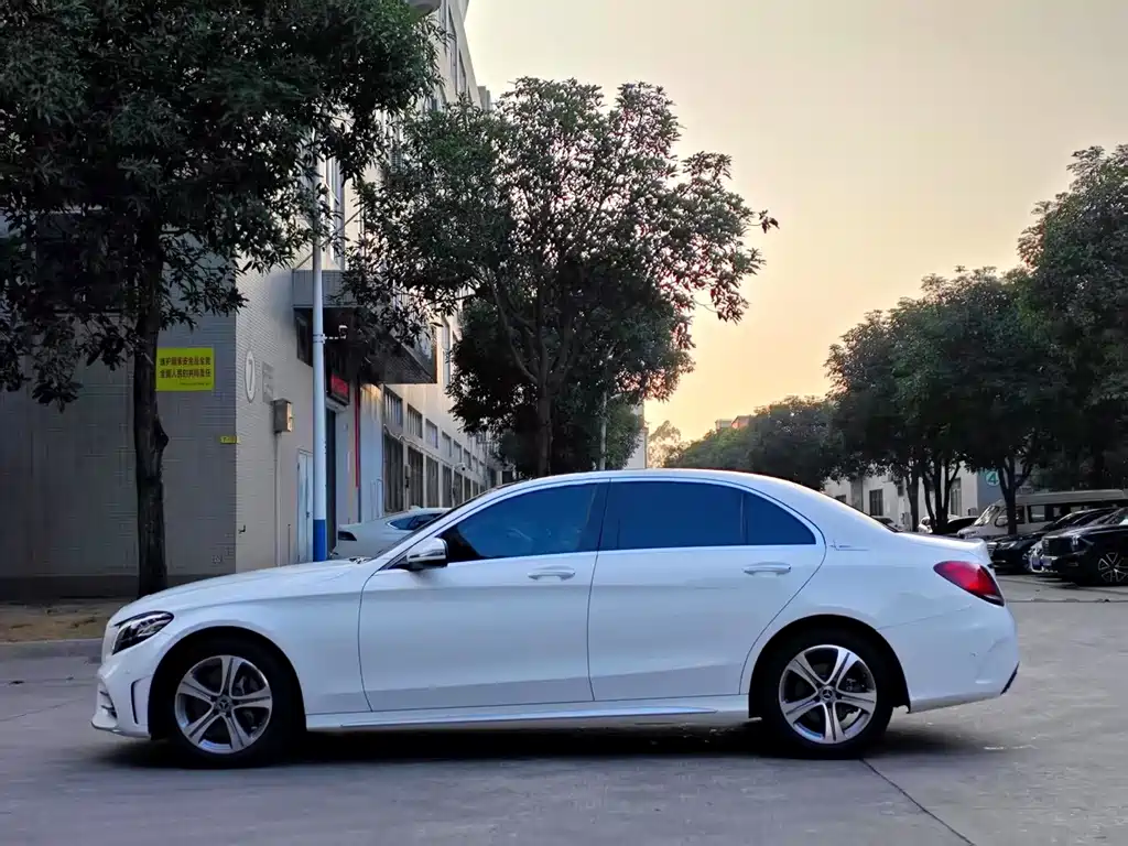 Mercedes-Benz C-Class — миниатюра 5