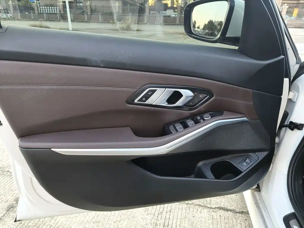 BMW 3 Series — миниатюра 11