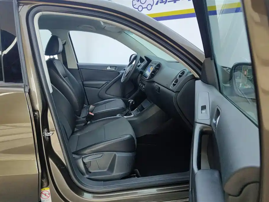 Volkswagen Tiguan 2015 1.8TSI AT