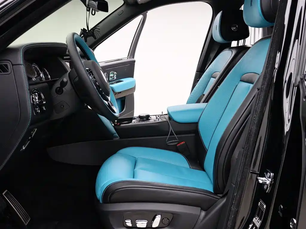 Rolls-Royce Cullinan 2024 мест