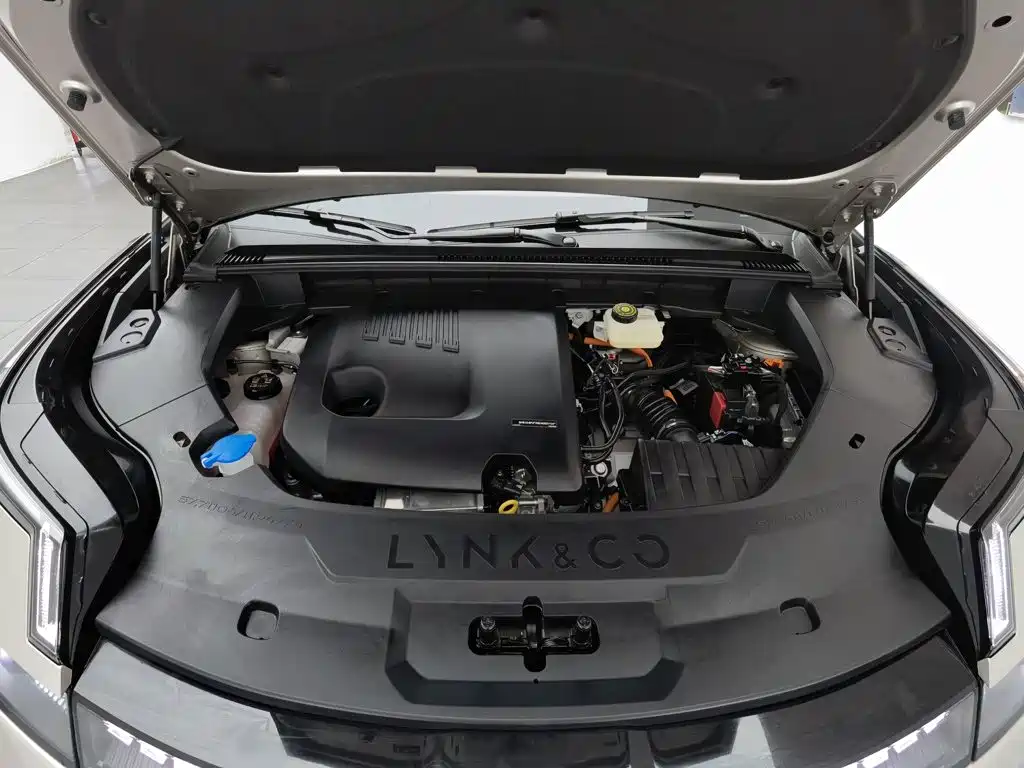 Lynk & Co 08 EM-P 2025 120km Halo