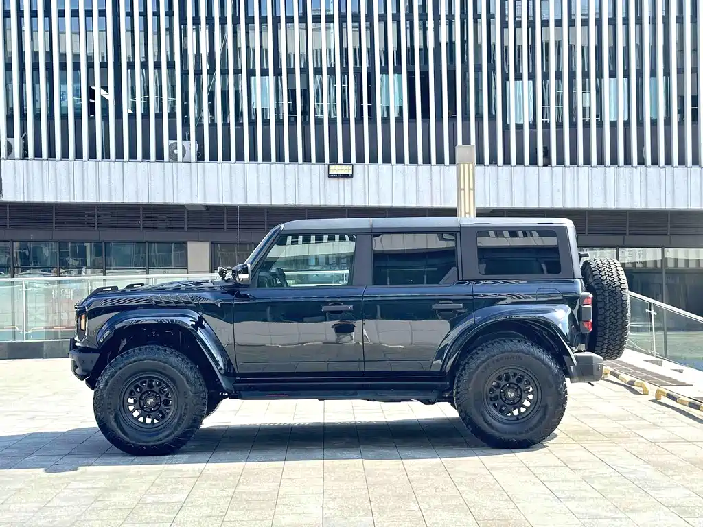 Ford Bronco — миниатюра 9