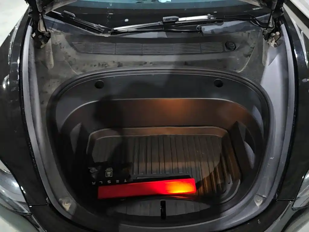 Tesla Model 3 — миниатюра 16