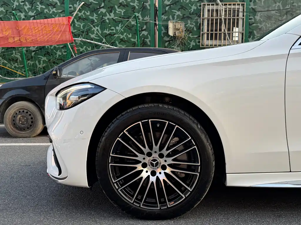 Mercedes-Benz C-Class — миниатюра 3
