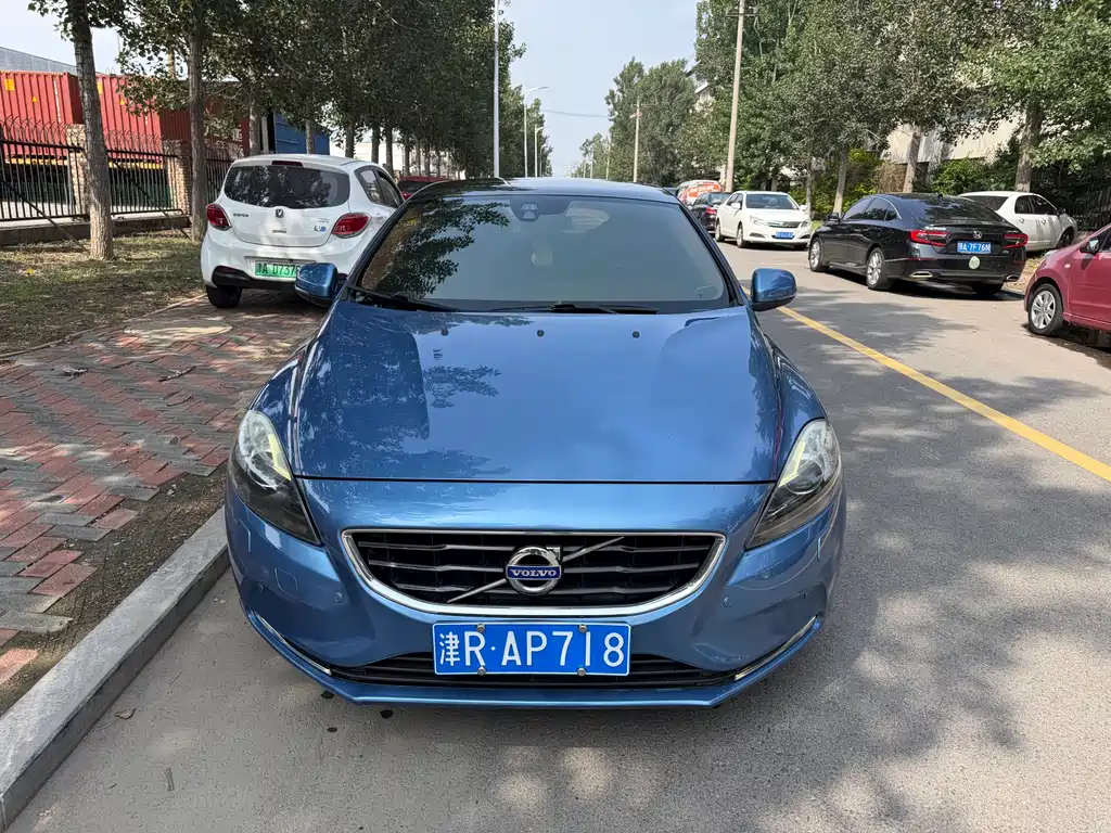 Volvo V40 — миниатюра 2