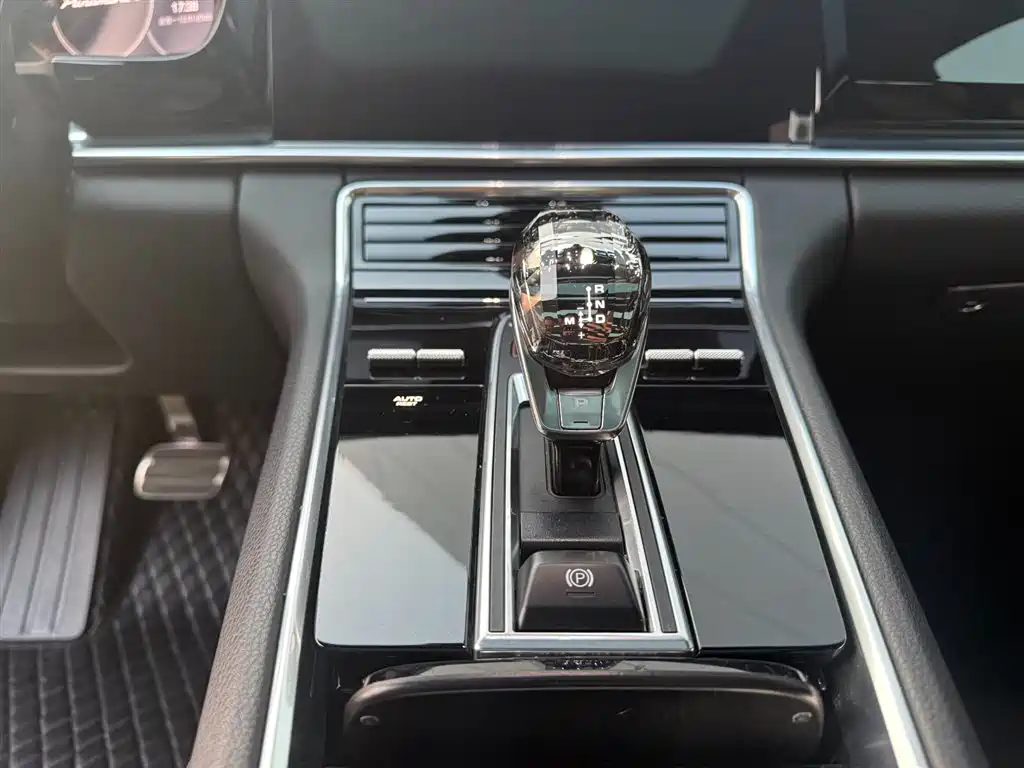 PORSCHE PANAMERA NEW ENERGY