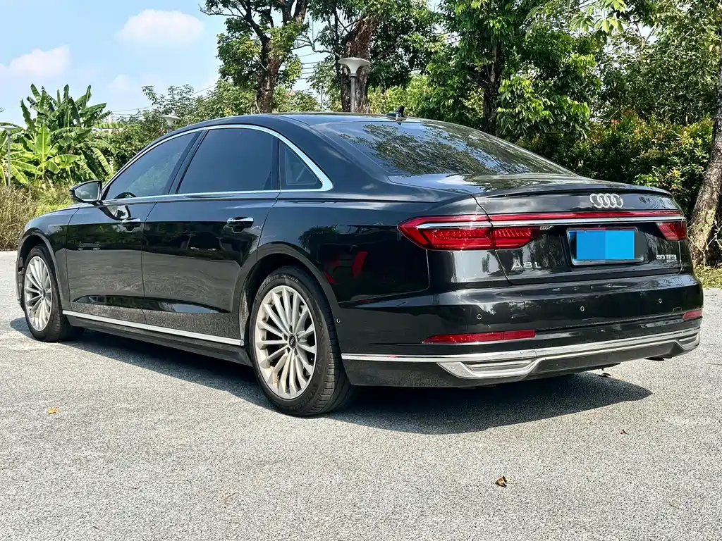 Audi A8 — миниатюра 6