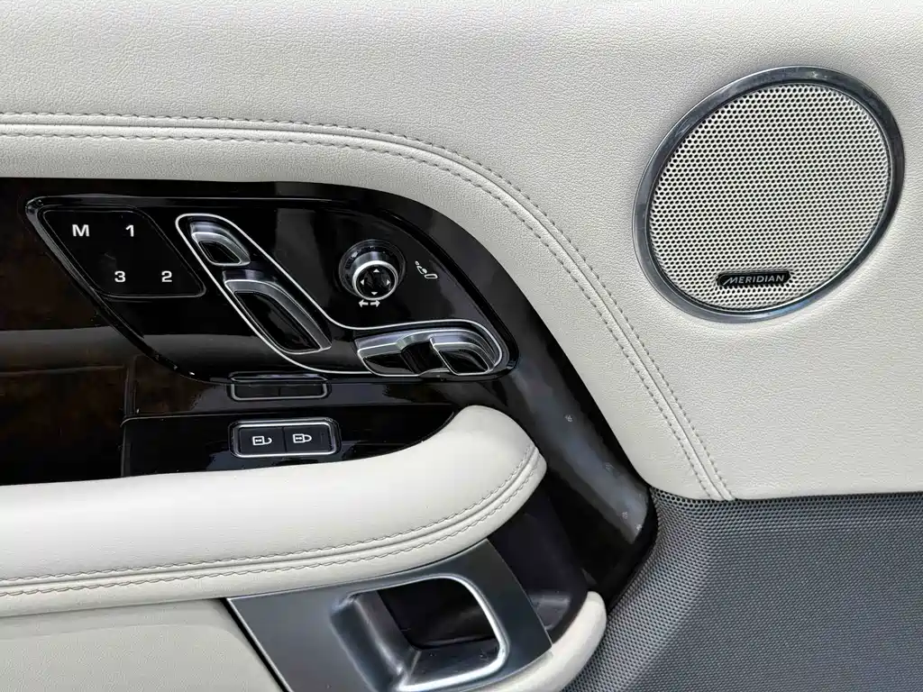 Land Rover Range Rover — миниатюра 8