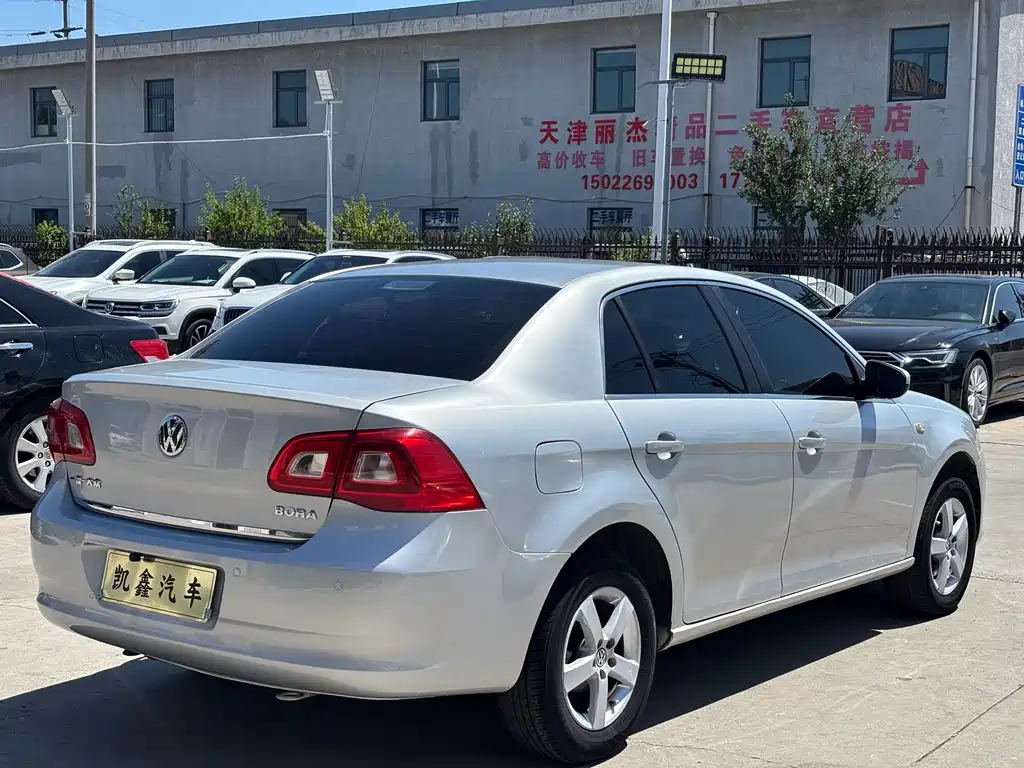 Volkswagen Bora 2011 1.6L AT Comfort