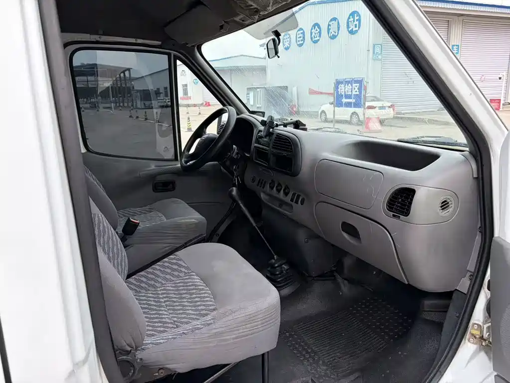 Ford Transit Classic — миниатюра 11