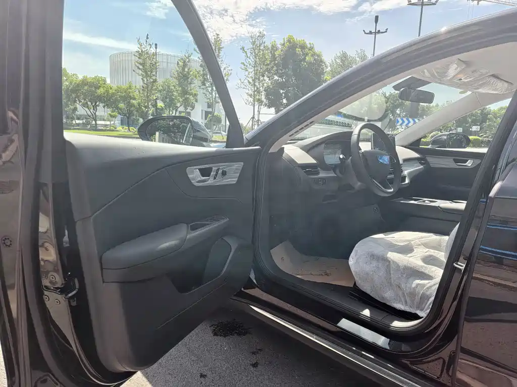 Hongqi E-QM5 2025 500km