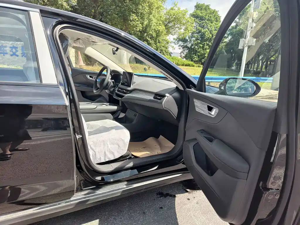 Hongqi E-QM5 2025 500km