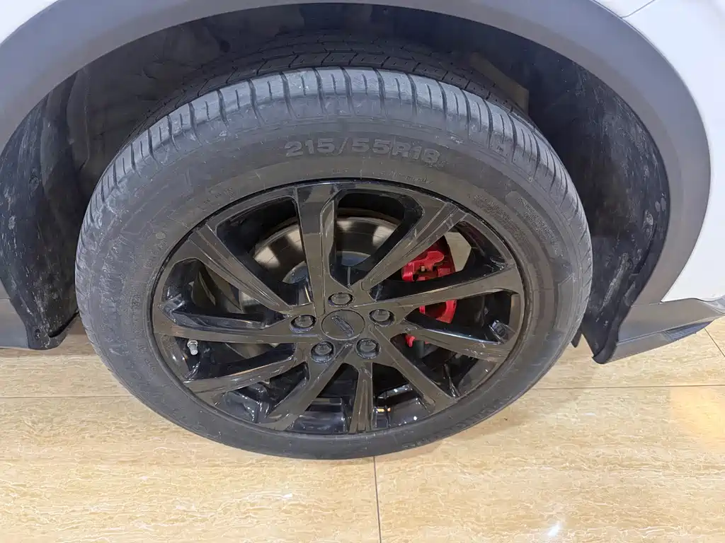 Geely Binyue — миниатюра 13
