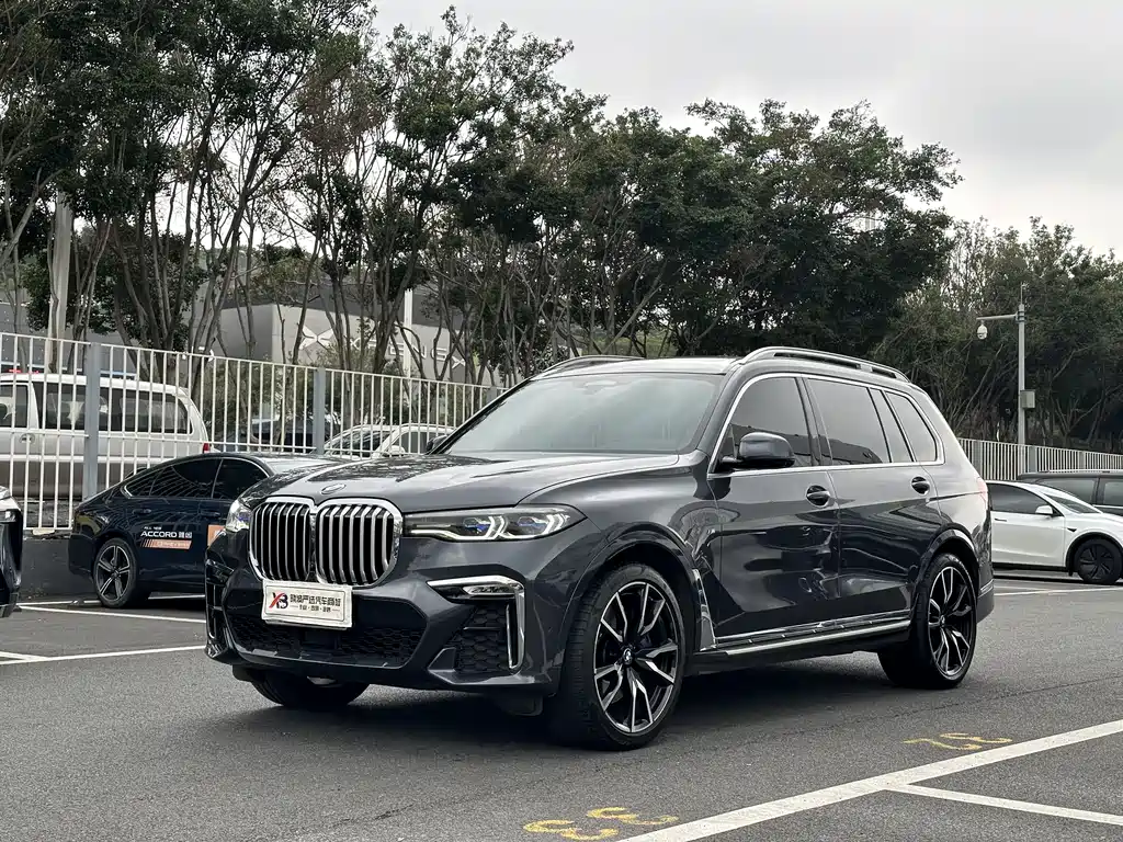 BMW X7 2021