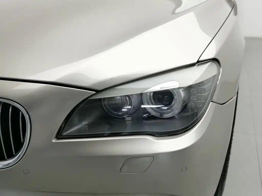 BMW 7 Series — миниатюра 7