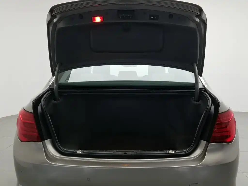 BMW 7 Series — миниатюра 16