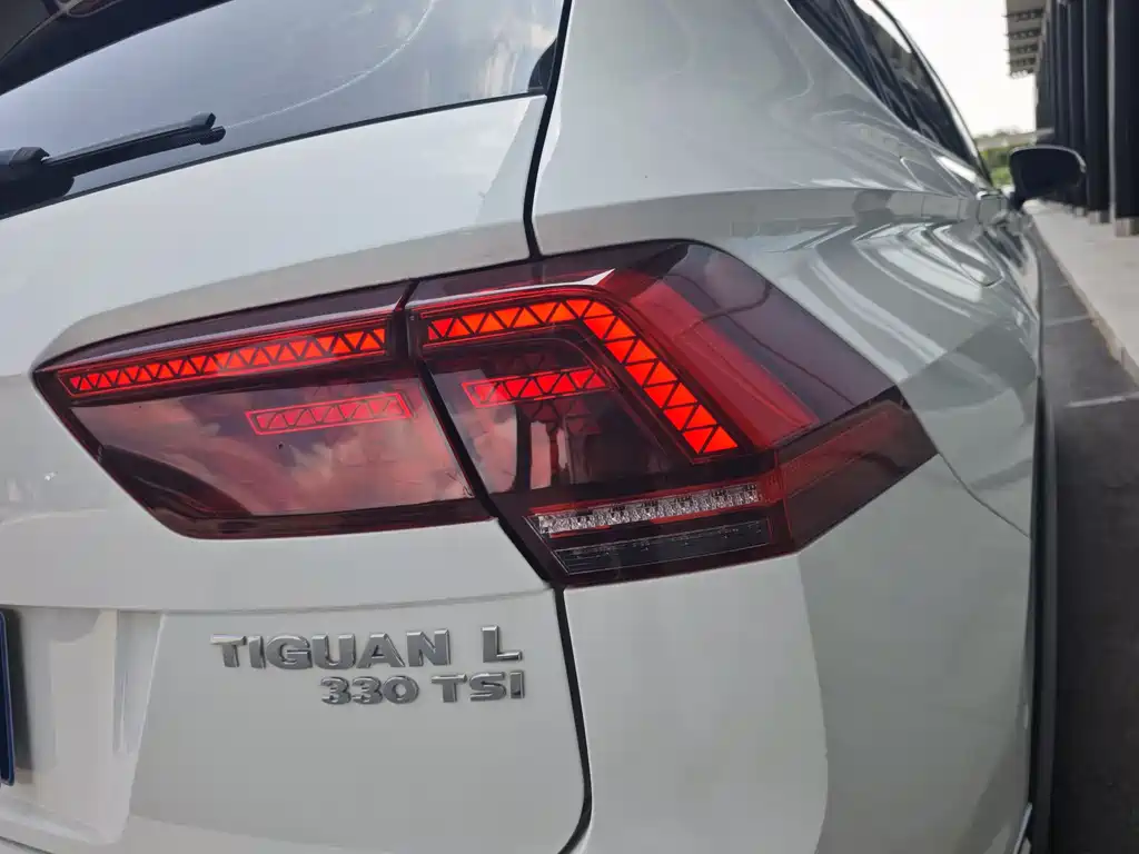 Volkswagen Tiguan L L 2019 330TSI AT R-Line Flagship VI